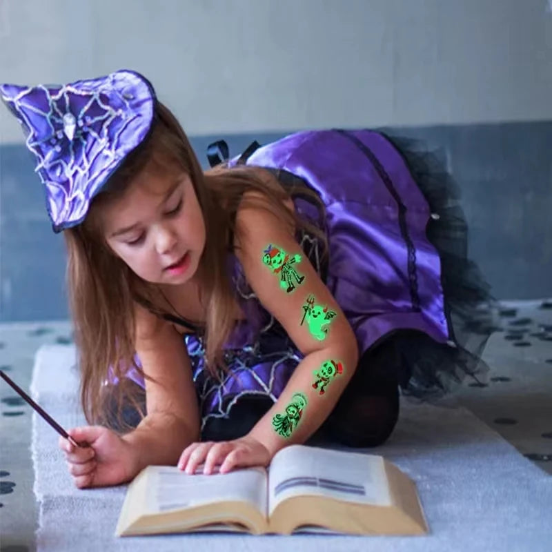 Ensemble de tatouages ​​temporaires d'Halloween pour enfants. Tatouages ​​fluorescents